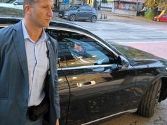 Гард от НСО събори Соня Колтуклиева, журналистката е приета в болница