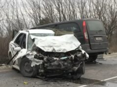 Двама пострадаха при катастрофа между лек и товарен автомобил край Симитли