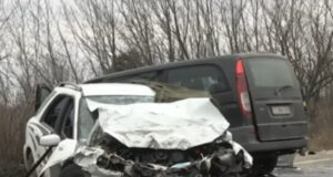 Двама пострадаха при катастрофа между лек и товарен автомобил край Симитли